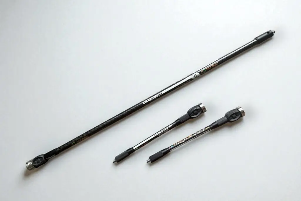 Bogen Stabilisator – Kaufberatung & Empfehlungen 1 bogen stabilisator und seitenstabilisatoren vor weißem hintergrund