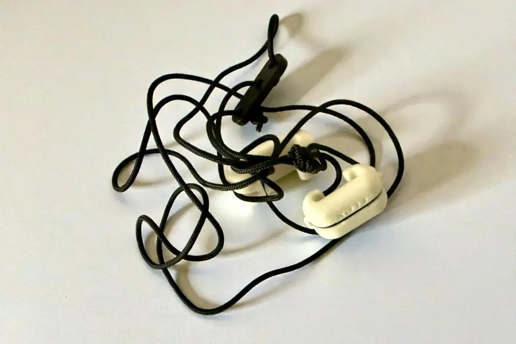 spannschnur für bogen vor hellem Hintergrund